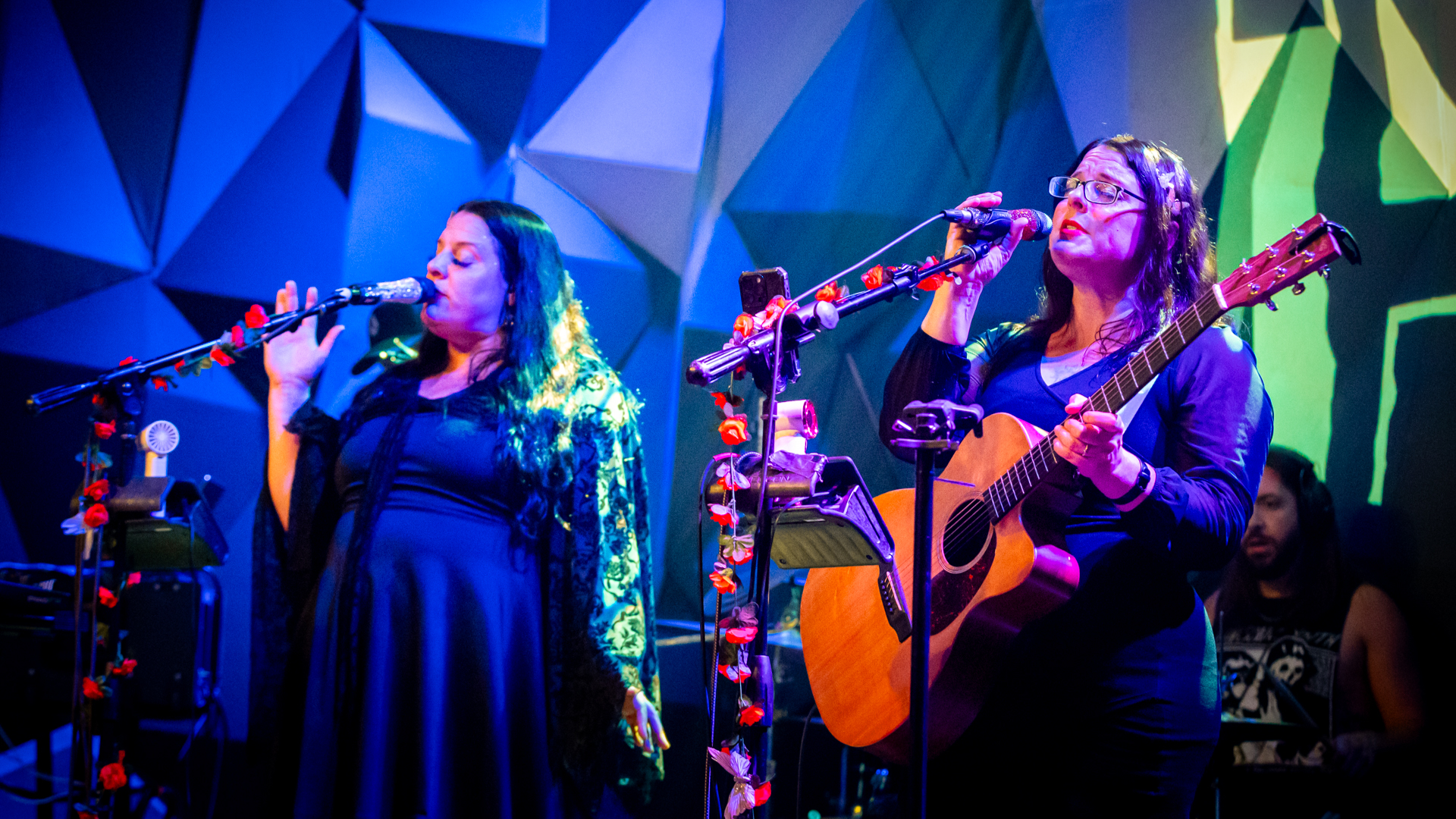 Join us for another live concert featuring local favorites, Acoustic Minds.  Enjoy the soulful harmonies from twin sisters, Amanda and Jenni Price whose energy will fill the room.  

Donations to Jacob Williams is welcomed for bringing in the music. 

We have brought back Cousins Maine Lobster Truck for you to enjoy!  Order some food, wine and sit back and enjoy the music. 

Full menu will be available 

Note: Some reservations will need to share tables due to the limited seats.  Please add in notes if this is something you do not feel comfortable with.  Special requests will be considered but not guaranteed.   

Allergies- Shellfish will be in the tasting room.  